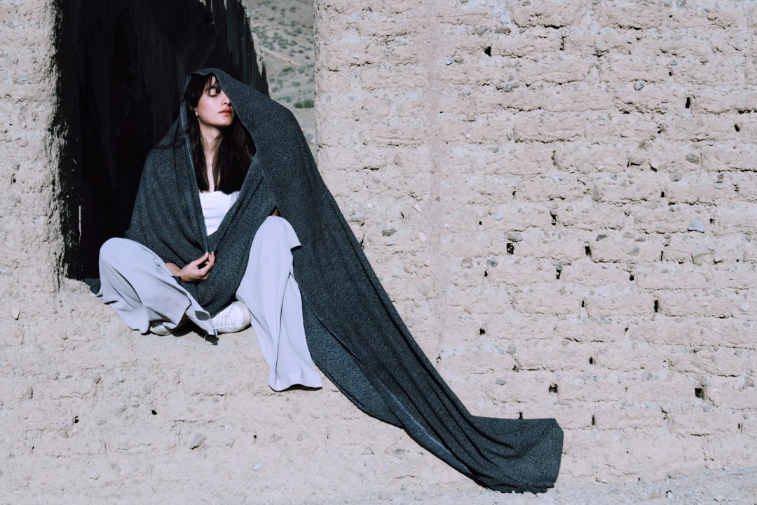 Stijlvol gekleed op je bruiloft: wat draag je over je trouwjurk?